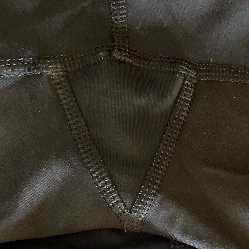 LULULEMON-  ruffle detail running crop - Picture 4 of 5